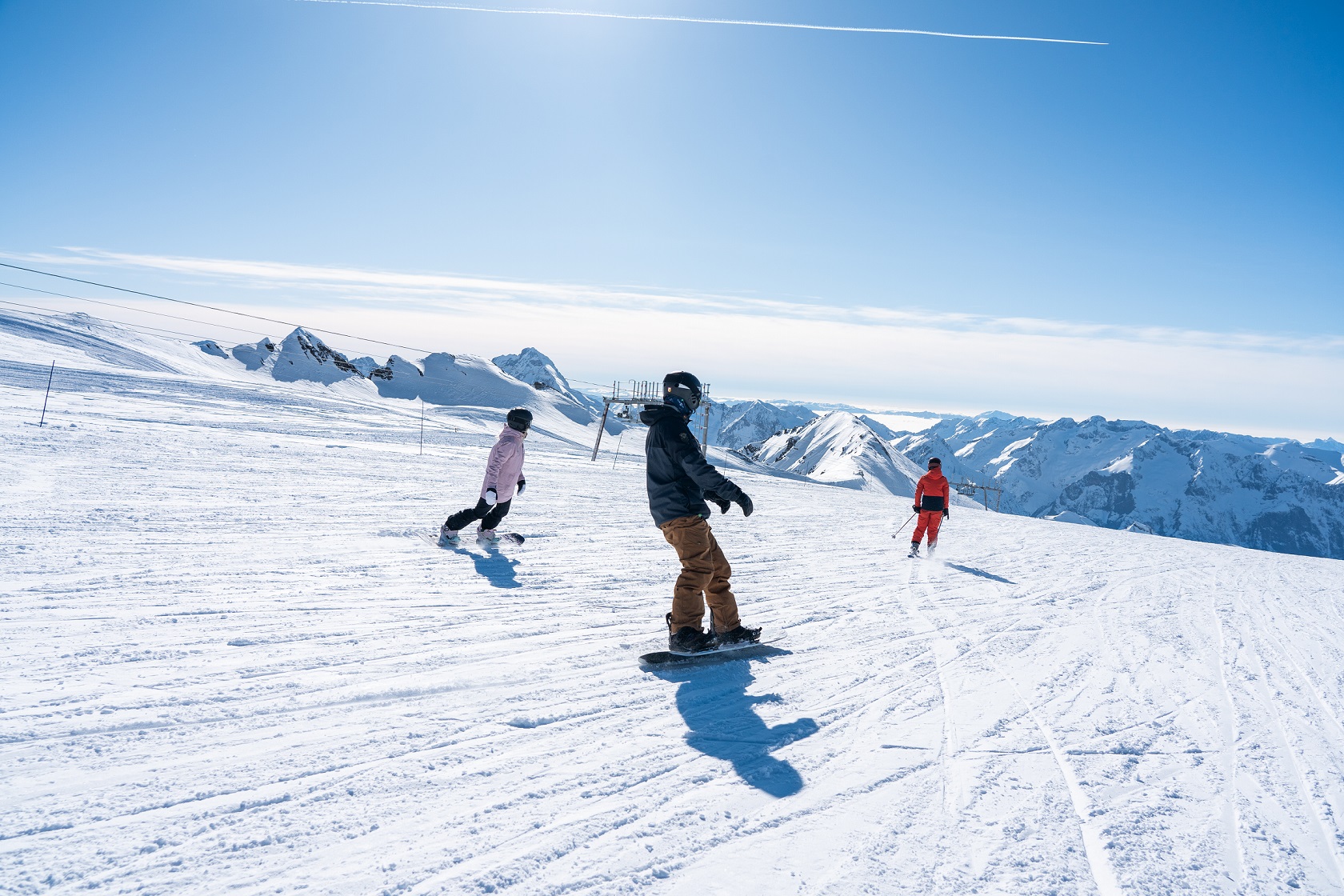 Les Deux Alpes Ski Area skiers