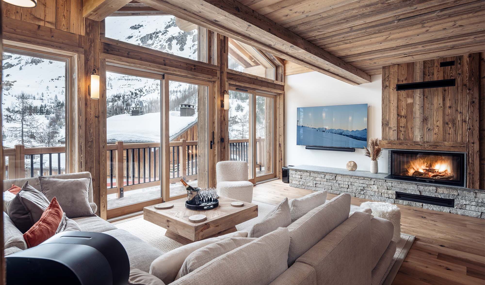 Chalet Arda in Val d'Isere living room with window