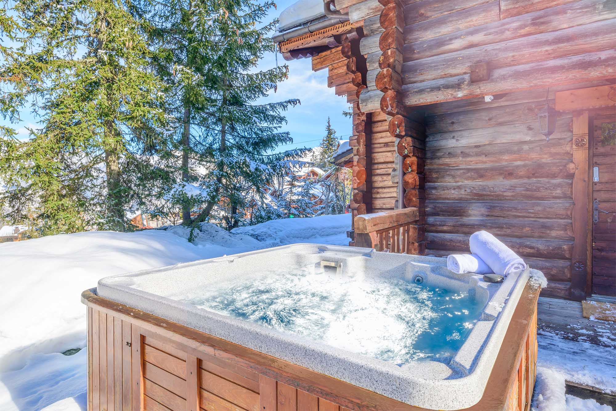 Chalet Elliot West La Tania jacuzzi